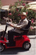Albert mit seinem Eletromobil
